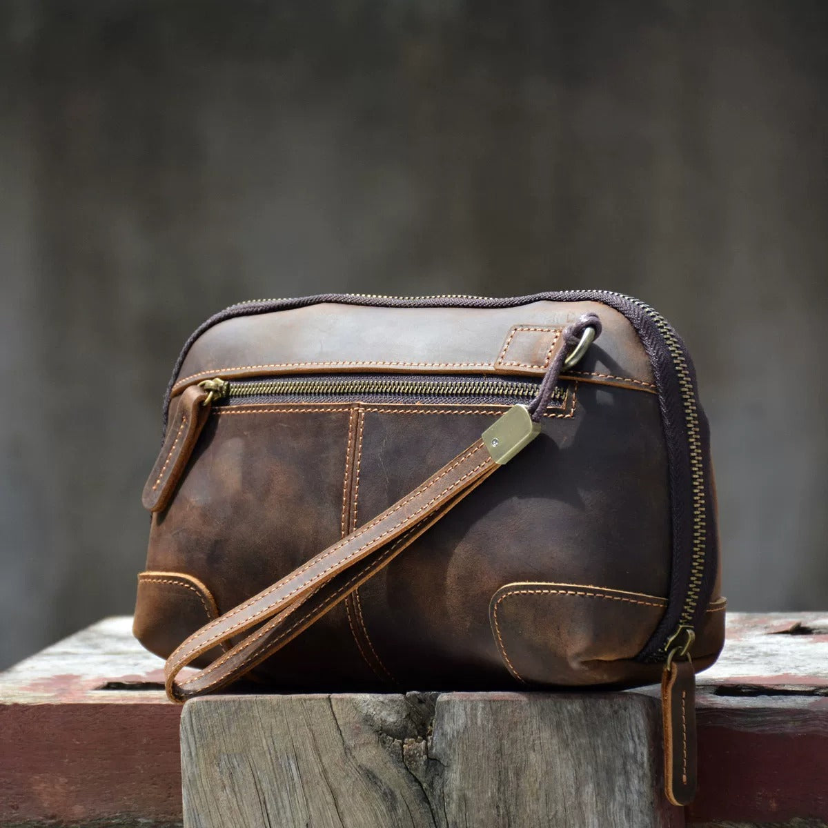 Pochette-bracelet en cuir Crazy Horse Shell Sumi
