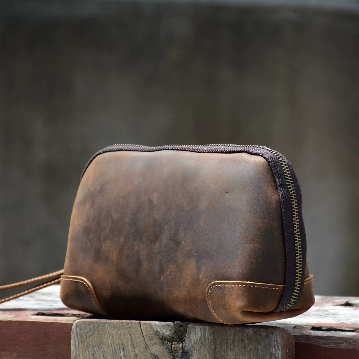 Pochette-bracelet en cuir Crazy Horse Shell Sumi