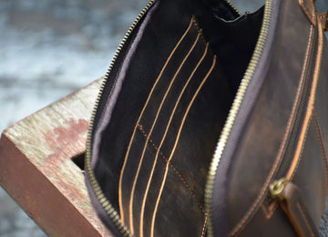 Pochette-bracelet en cuir Crazy Horse Shell Sumi