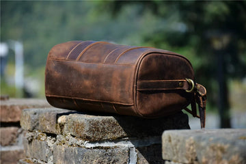 Grand sac bandoulière brun en cuir à grain d’éléphant IWATO