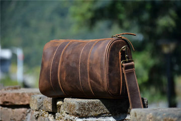 Grand sac bandoulière brun en cuir à grain d’éléphant IWATO
