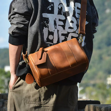 Sac bandoulière en cuir brun Barrel ENSO