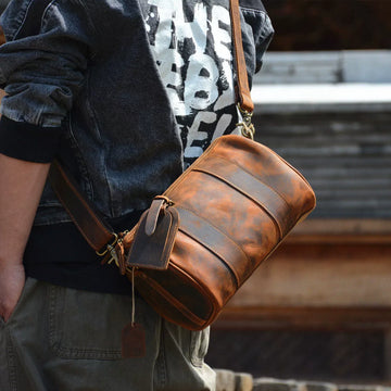 Sac bandoulière en cuir brun Barrel ENSO
